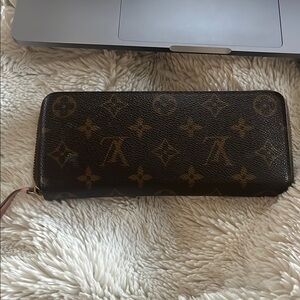 Louis Vuitton Zippy Monogram Wallet - Authentic